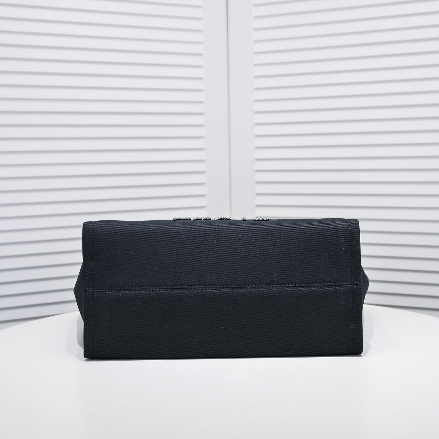 CHANEL Deauville Tote Bag with Pearls color Negro | Delicada y Sofisticada