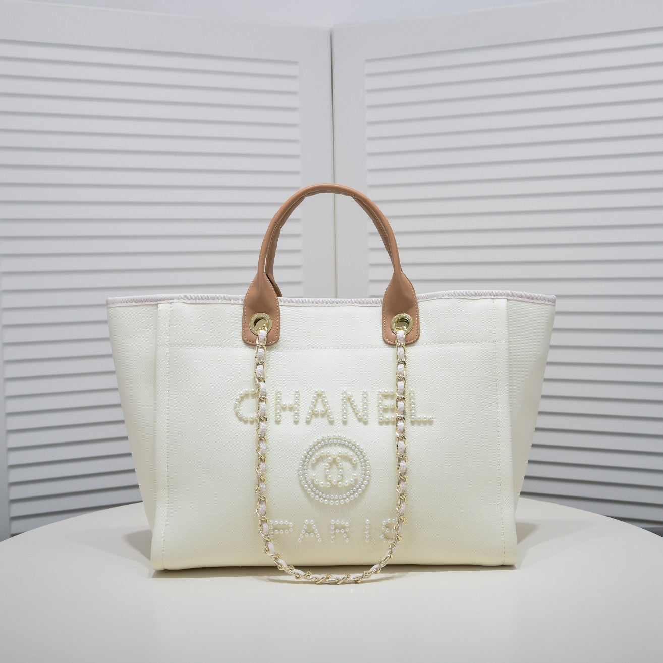 CHANEL Deauville Tote Bag with Pearls color Blanco Perla | Delicada y Sofisticada
