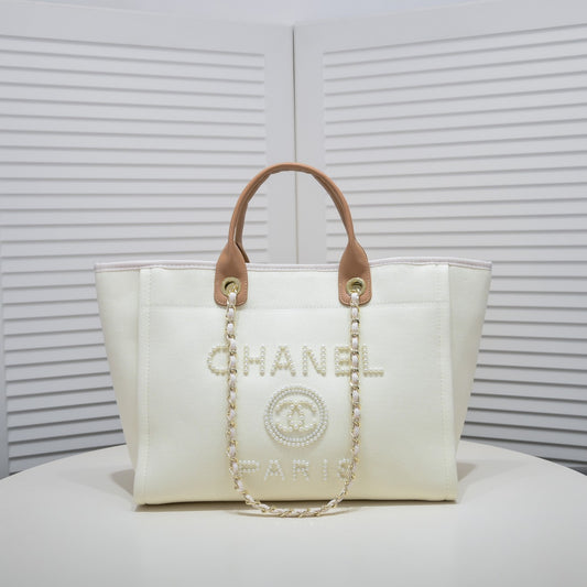 CHANEL Deauville Tote Bag with Pearls color Blanco Perla | Delicada y Sofisticada