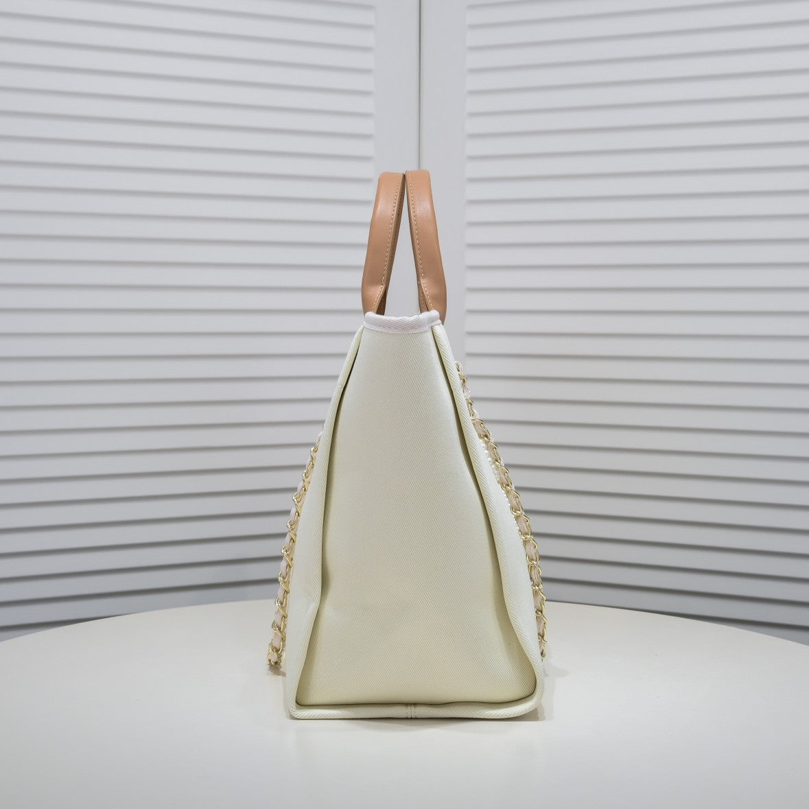 CHANEL Deauville Tote Bag with Pearls color Blanco Perla | Delicada y Sofisticada