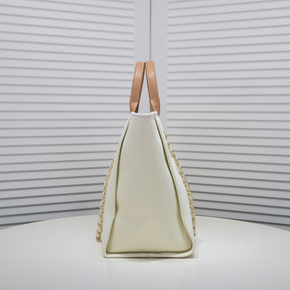 CHANEL Deauville Tote Bag with Pearls color Blanco Perla | Delicada y Sofisticada
