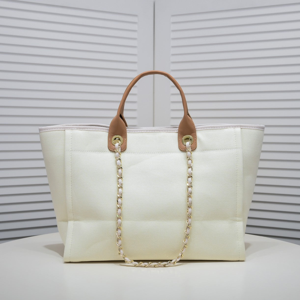CHANEL Deauville Tote Bag with Pearls color Blanco Perla | Delicada y Sofisticada