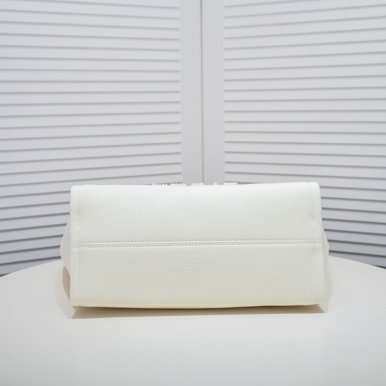 CHANEL Deauville Tote Bag with Pearls color Blanco Perla | Delicada y Sofisticada