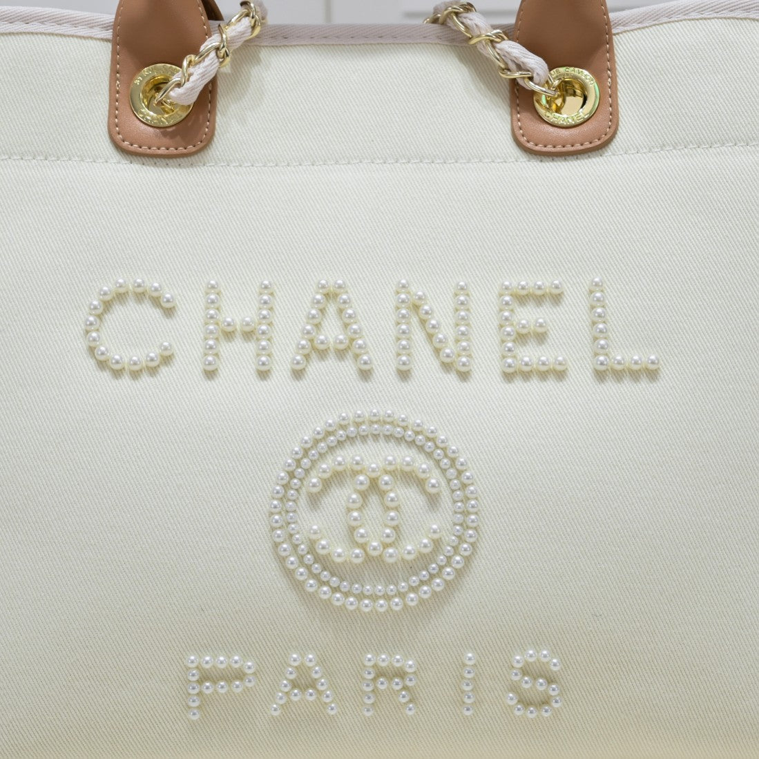 CHANEL Deauville Tote Bag with Pearls color Blanco Perla | Delicada y Sofisticada