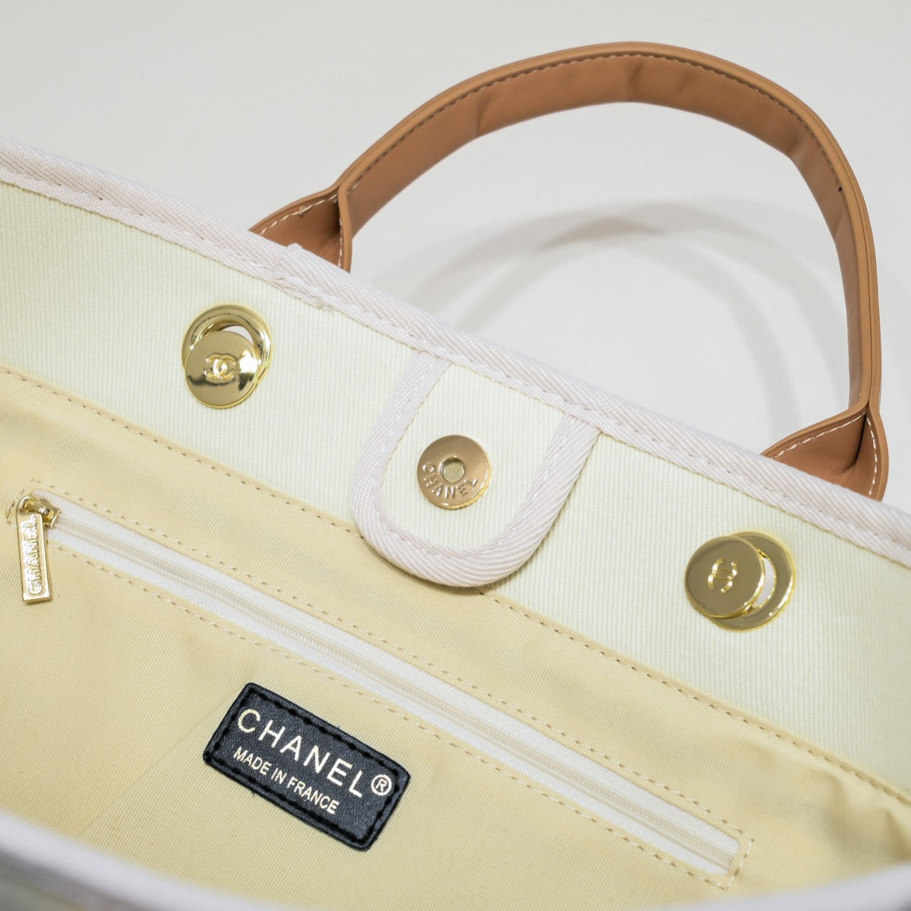 CHANEL Deauville Tote Bag with Pearls color Blanco Perla | Delicada y Sofisticada