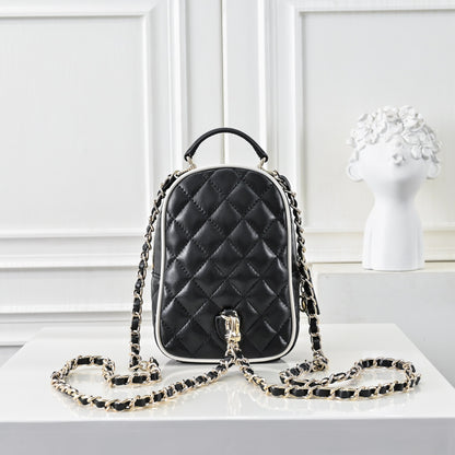 CHANEL CC Mini Classic Backpack Color Negro y Blanco | Delicada y Contemporánea