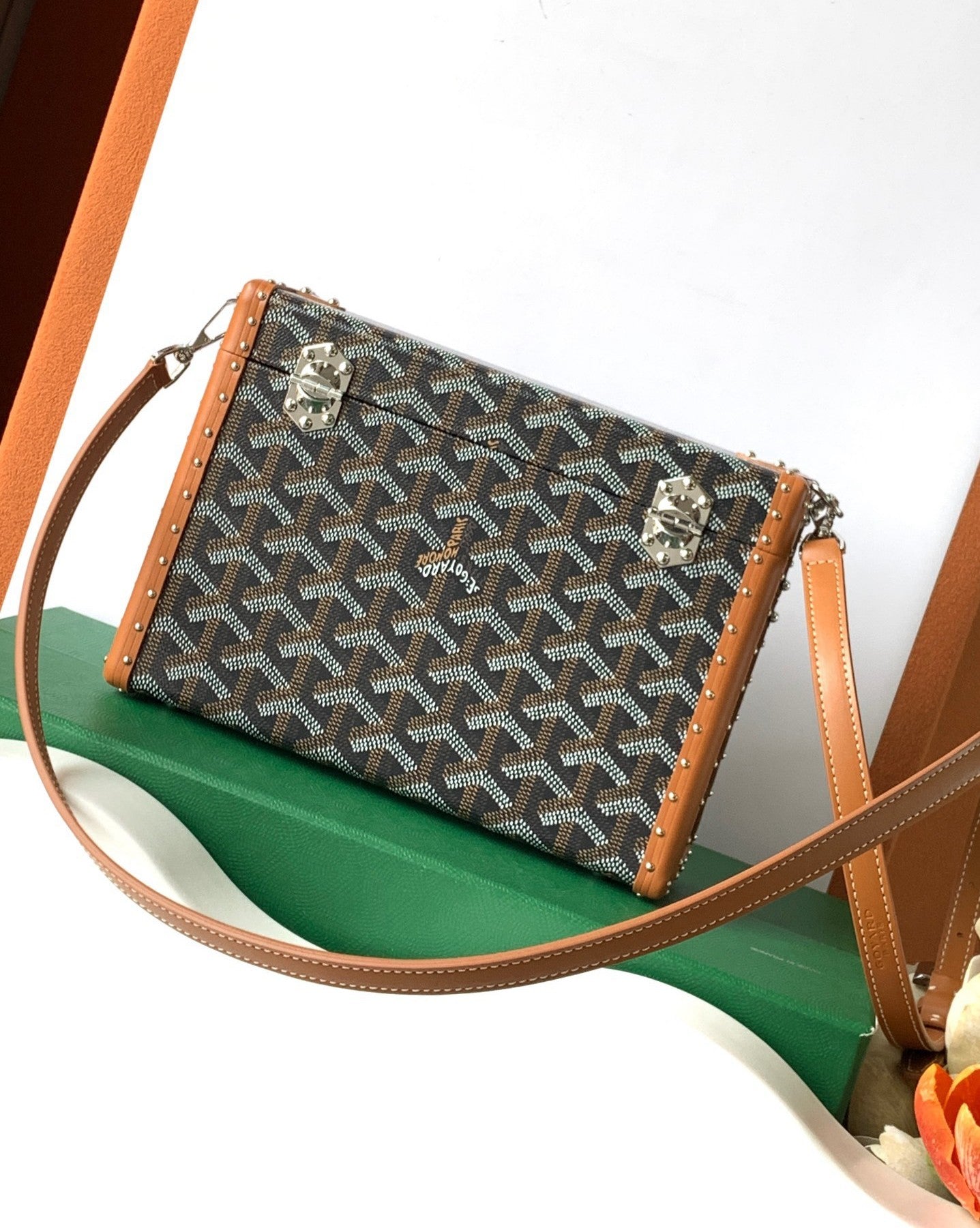 Goyard Minaudière Box Bag Marrón Caramelo – Tradición, Estilo y Distinción.