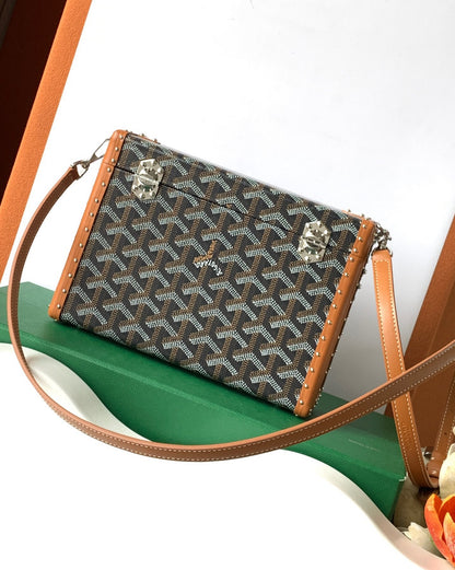 Goyard Minaudière Box Bag Marrón Caramelo – Tradición, Estilo y Distinción.