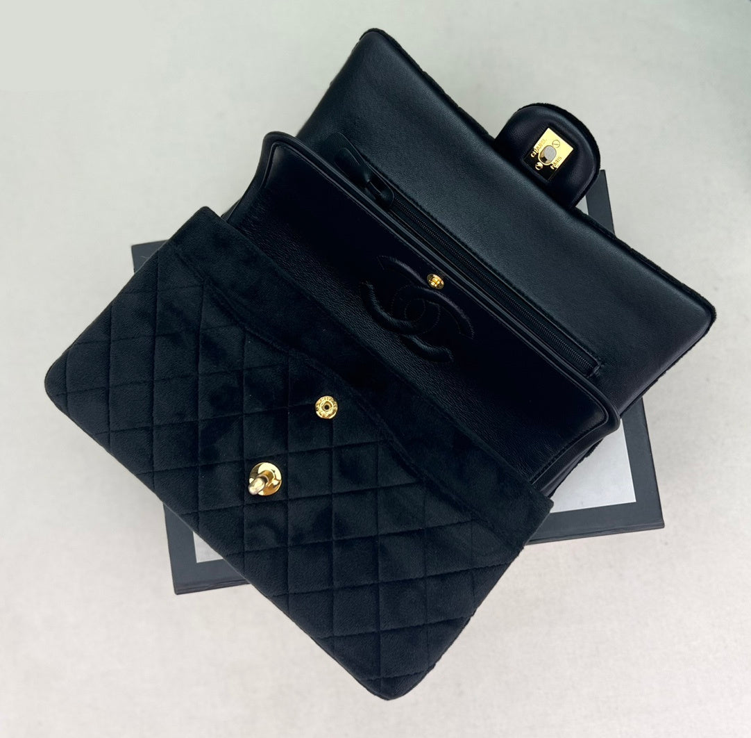 Chanel Flap Bag Aterciopelada 25cm – Cuero Importado, Hecha a Mano