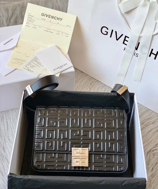 Bolso Givenchy 4G con Cadena – Elegancia Gráfica y Sofisticada