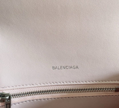 Balenciaga Hourglass Mini Rosa Pastel – Dulzura, Diseño y Distinción