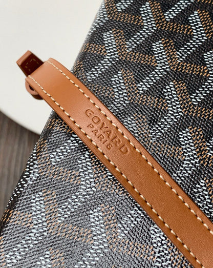 Goyard Minaudière Box Bag Marrón Caramelo – Tradición, Estilo y Distinción.