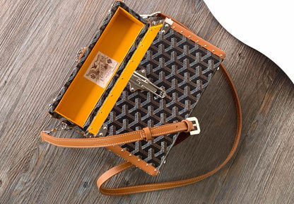 Goyard Minaudière Box Bag Marrón Caramelo – Tradición, Estilo y Distinción.