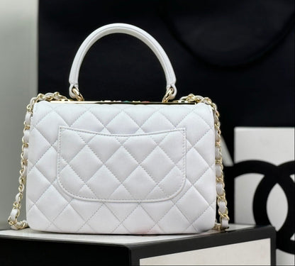 Chanel Matelassé Shoulder Bag de Cuero