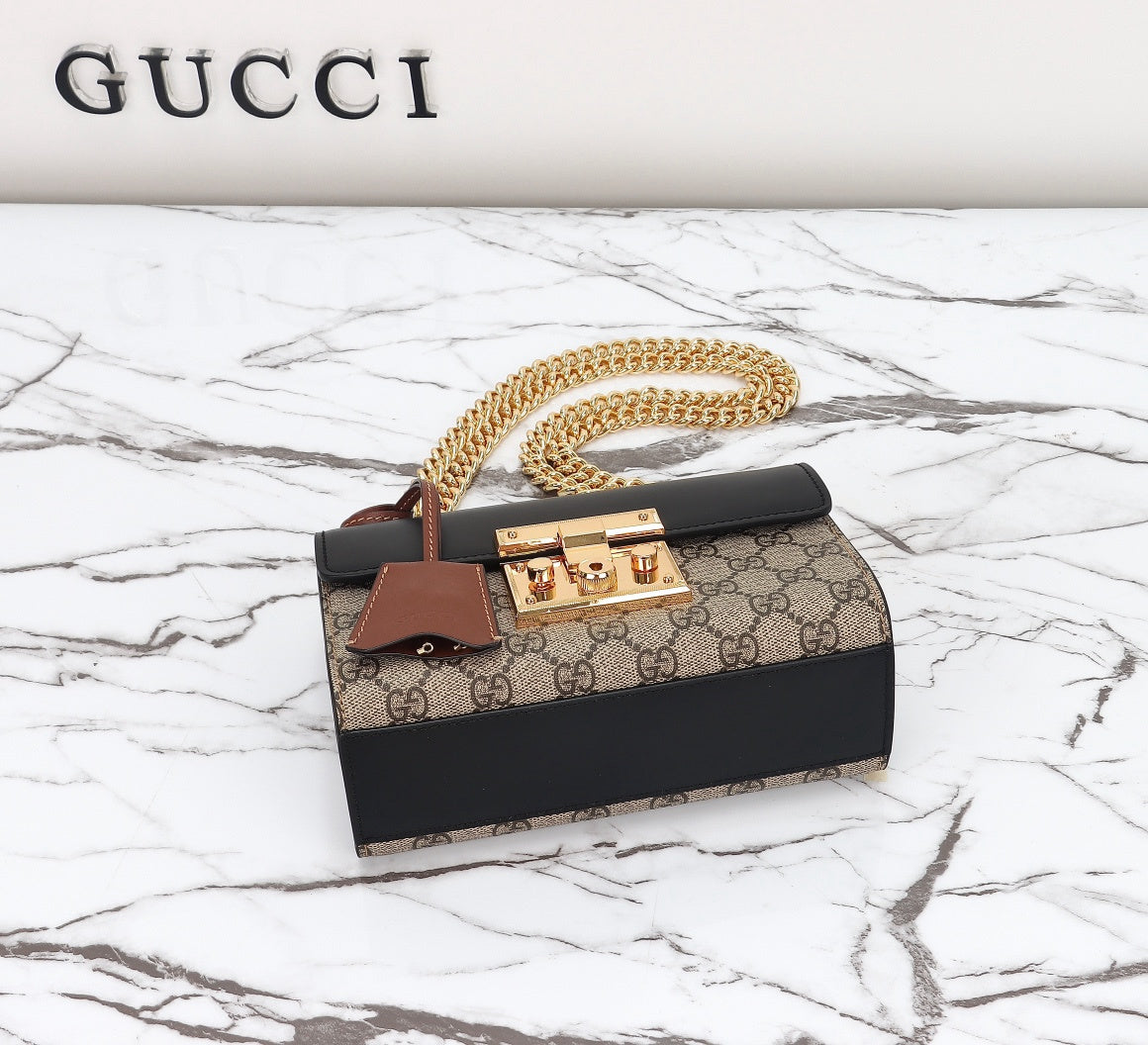 Bolso Gucci Padlock GG Supreme – Elegancia Clásica con Toque Moderno