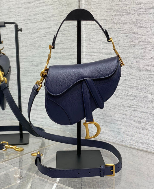 Dior Saddle Bag Azul Marino – Icono Atemporal de Alta Costura