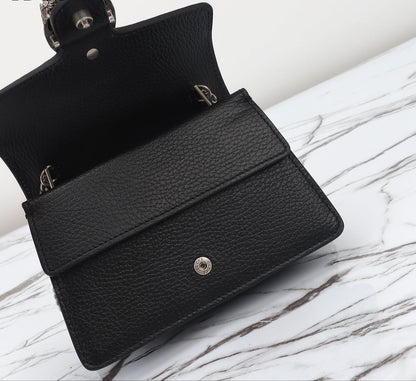 Gucci Dionysus Mini en Cuero Negro y Cristales – Lujo Artesanal y Brillo Sofisticado