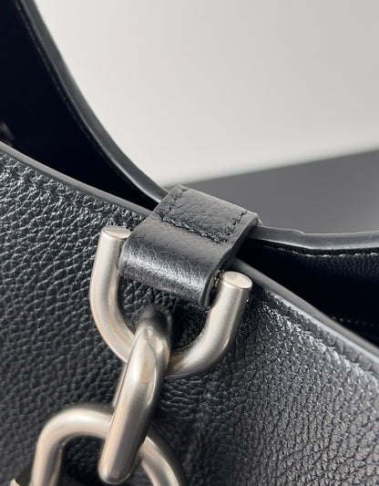 Balenciaga Crush Hobo Bag Negra con Candado – Minimalismo de Alta Costura