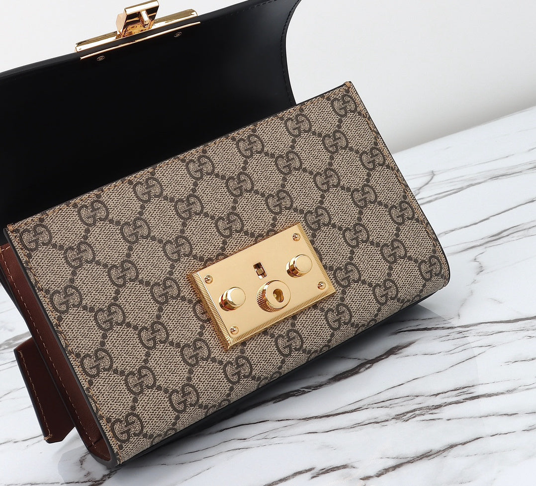 Bolso Gucci Padlock GG Supreme – Elegancia Clásica con Toque Moderno