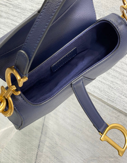 Dior Saddle Bag Azul Marino – Icono Atemporal de Alta Costura