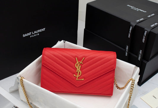 YSL Flap Wallet en Color Rojo | Elegancia y Confianza