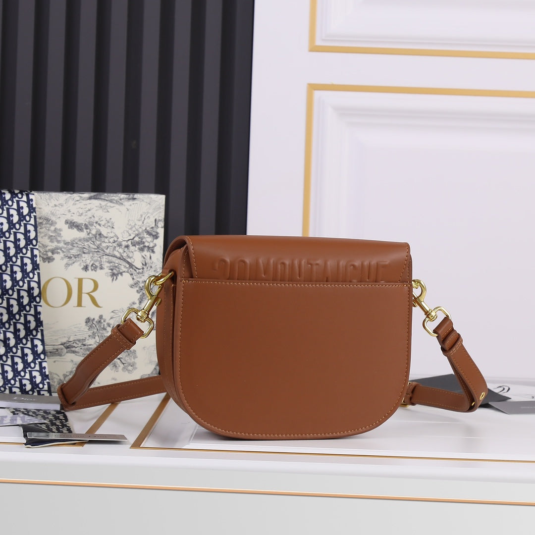 Dior Bobby Bag Small Color Marrón | Elegante y Moderno