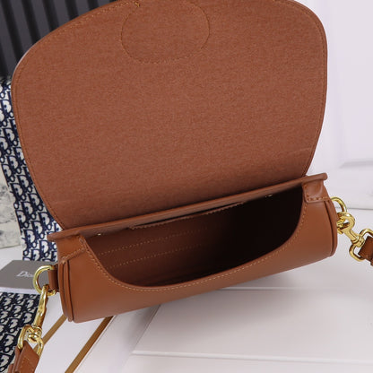 Dior Bobby Bag Small Color Marrón | Elegante y Moderno
