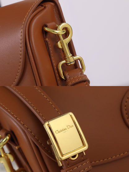 Dior Bobby Bag Small Color Marrón | Elegante y Moderno