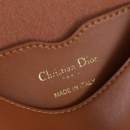 Dior Bobby Bag Small Color Marrón | Elegante y Moderno