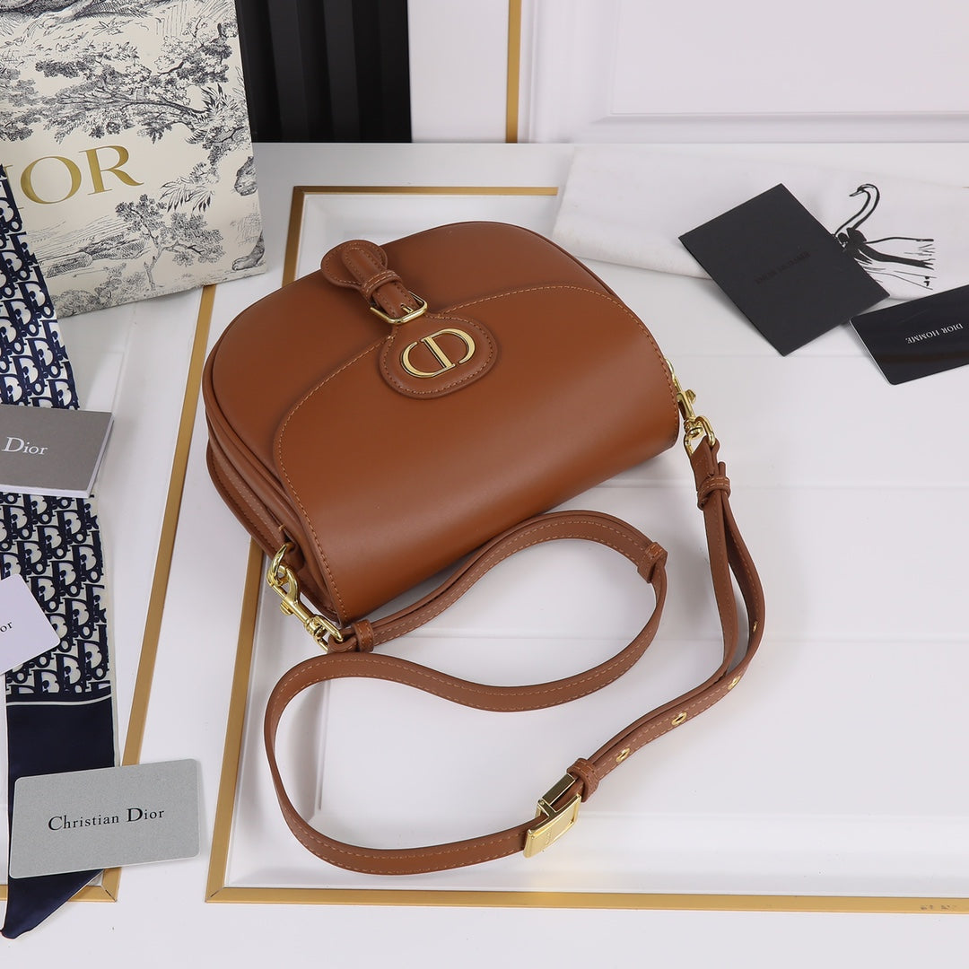 Dior Bobby Bag Small Color Marrón | Elegante y Moderno