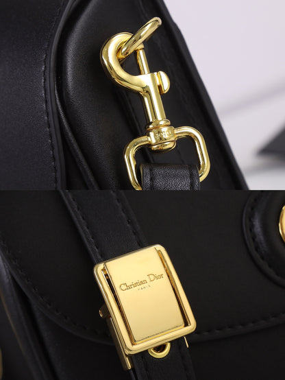 Dior Bobby Bag Small Color Negro | Elegante y Moderno