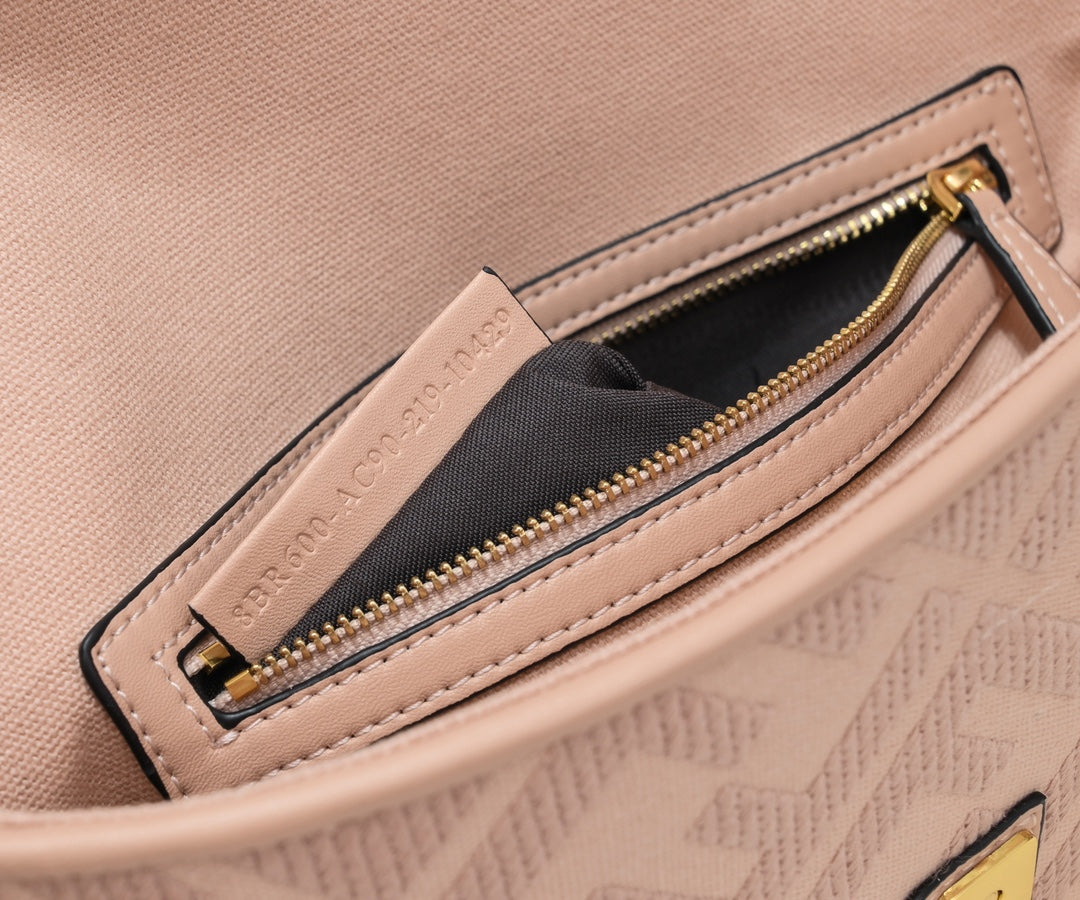 Fendi Baguette Clasico Color Rosado Suave | Elegante y Clásico