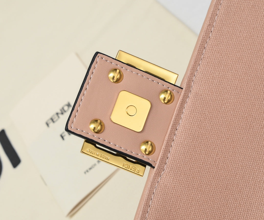 Fendi Baguette Clasico Color Rosado Suave | Elegante y Clásico