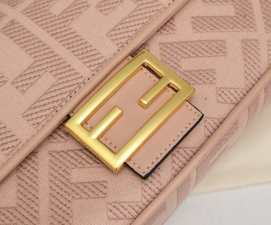 Fendi Baguette Clasico Color Rosado Suave | Elegante y Clásico
