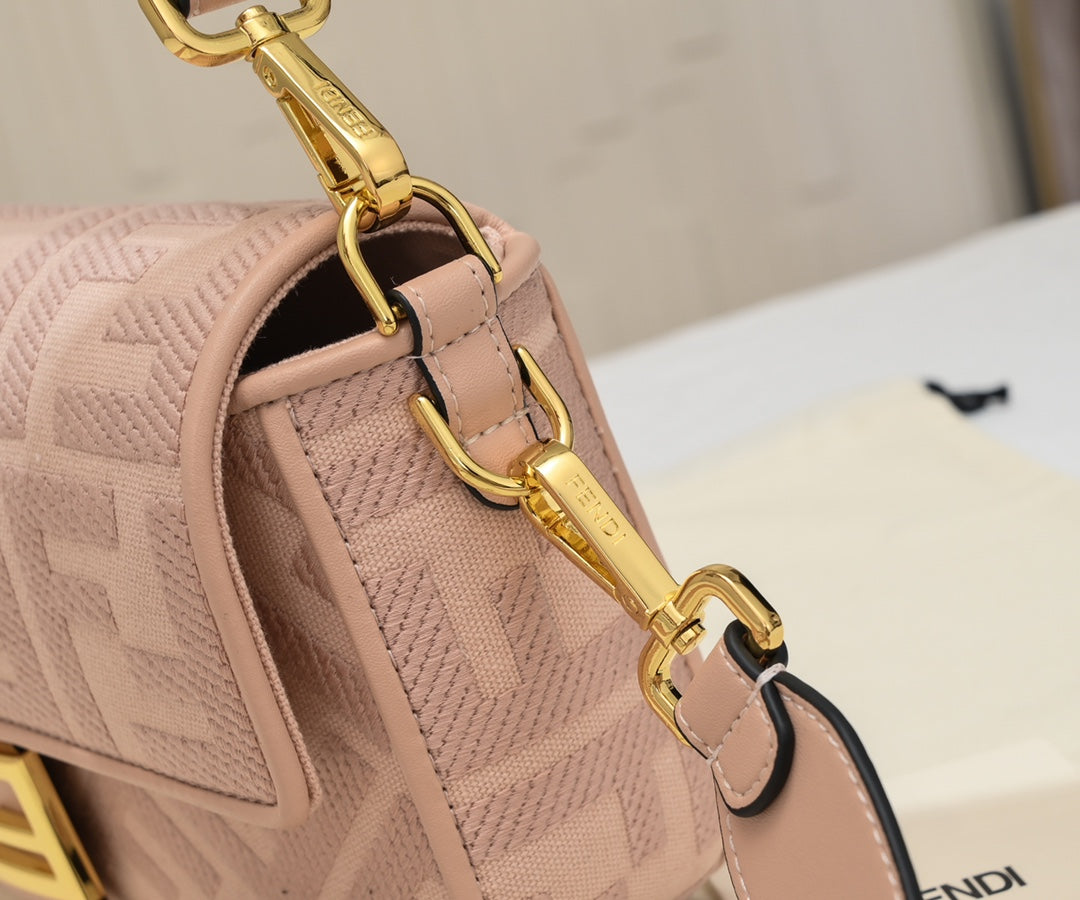 Fendi Baguette Clasico Color Rosado Suave | Elegante y Clásico
