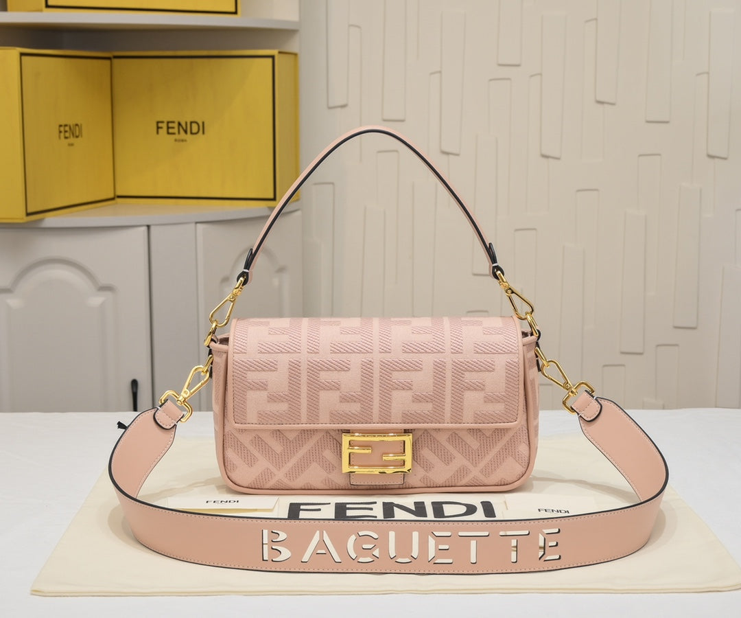 Fendi Baguette Clasico Color Rosado Suave | Elegante y Clásico