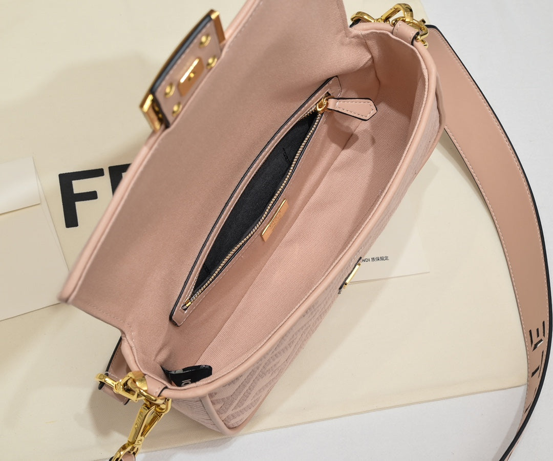 Fendi Baguette Clasico Color Rosado Suave | Elegante y Clásico