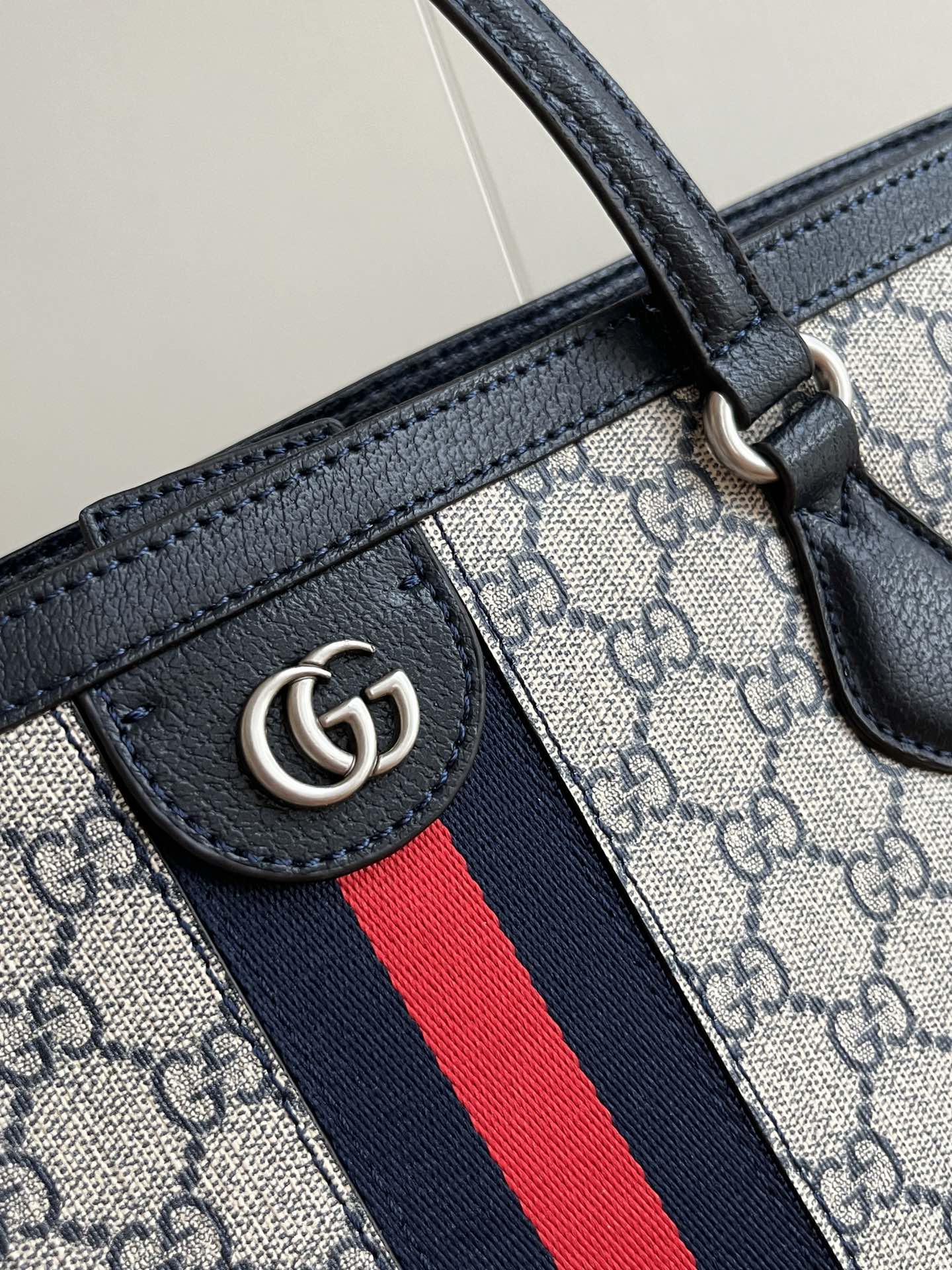 GUCCI GG Supreme Ophidia Shopping Tote color Azul | Estilo Clásico y Toques Modernos