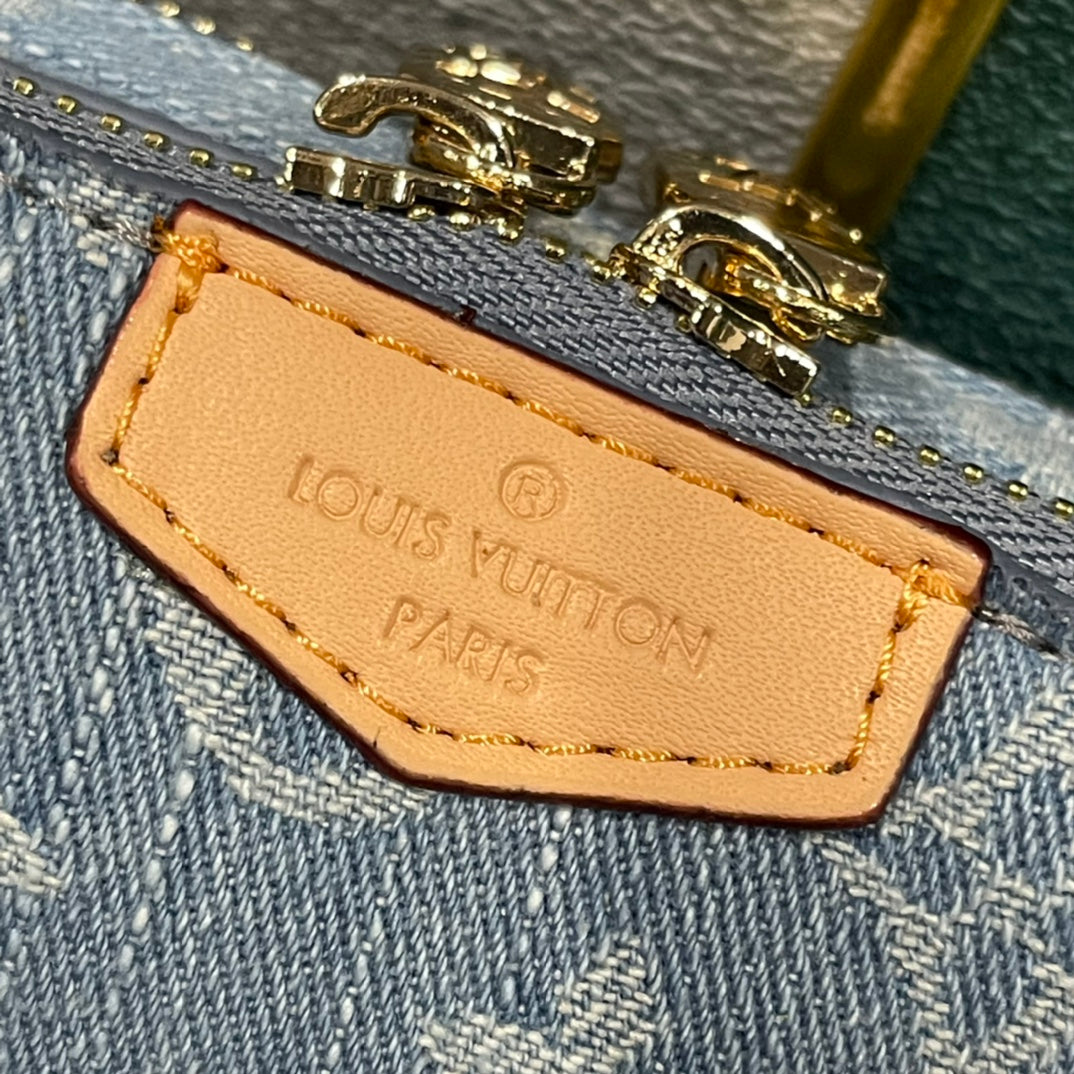 Louis Vuitton Alpha Wearable Wallet en Denim Monogram – Diseño 2 en 1 con Estilo Vintage Urbano