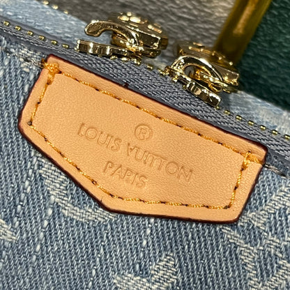 Louis Vuitton Alpha Wearable Wallet en Denim Monogram – Diseño 2 en 1 con Estilo Vintage Urbano