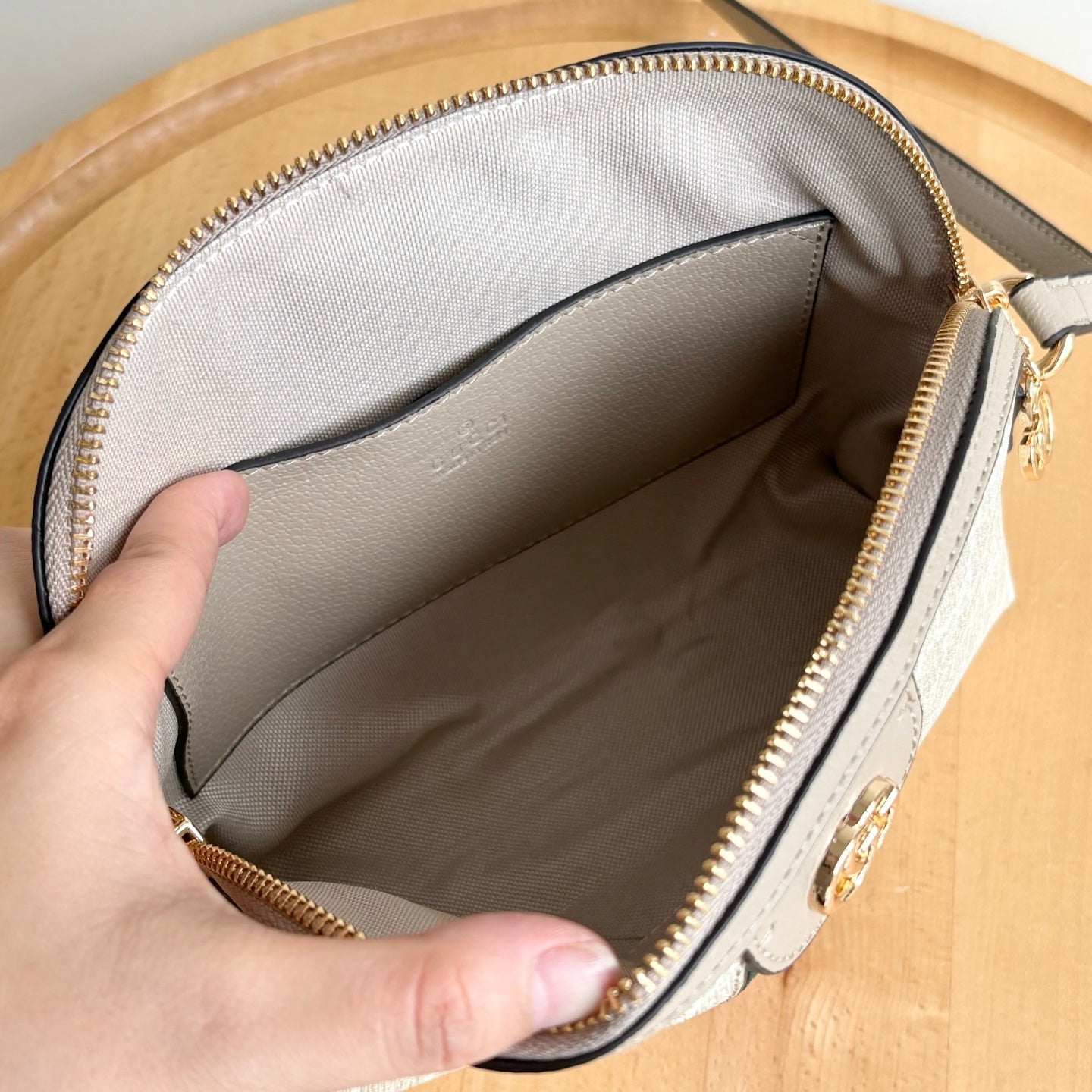GUCCI GG Ophidia Estilo Dome Shoulder Bag Beige | Diseño Compacto y Elegante