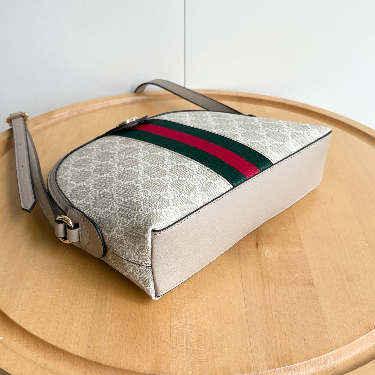 GUCCI GG Ophidia Estilo Dome Shoulder Bag Beige | Diseño Compacto y Elegante