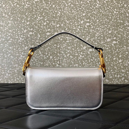 Valentino Garavani Locò Small Silver Bag – Cuero Metálico y Cristales