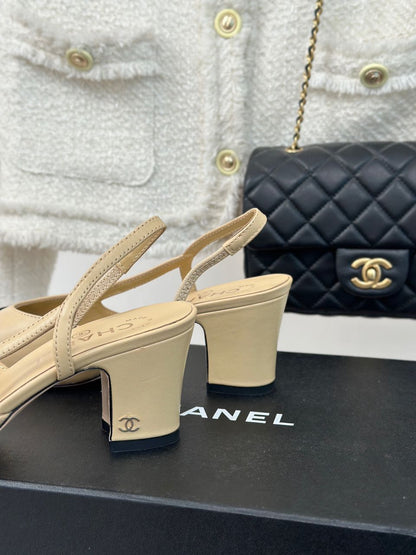 Tacones Chanel Slingback para Mujer – Punta Negra y Cuero Beige