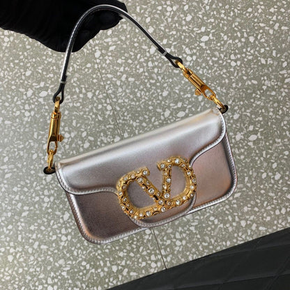 Valentino Garavani Locò Small Silver Bag – Cuero Metálico y Cristales