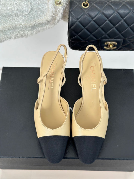 Tacones Chanel Slingback para Mujer – Punta Negra y Cuero Beige
